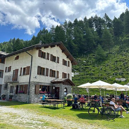 Hotel Ristorante Lagrev Maloja Exterior foto